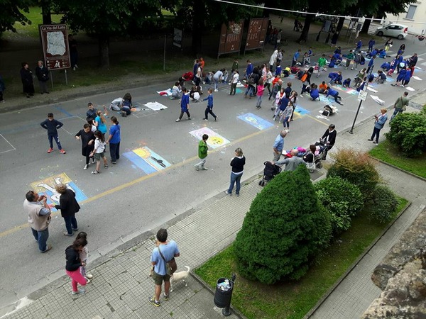 Bambini in Municipio. Foto del giorno