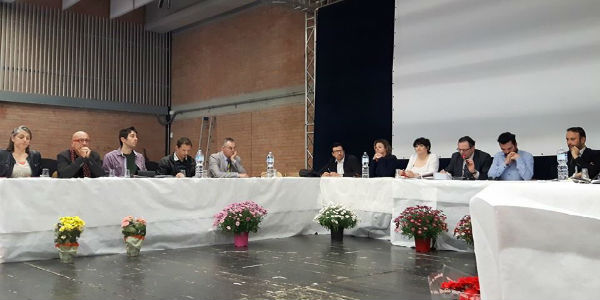 Consiglio comunale fuori dall'aula consiliare a Borgo