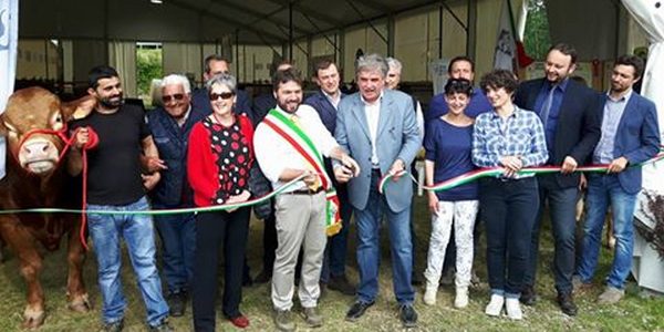 Taglio del nastro per la Fiera di Maggio. Foto del giorno