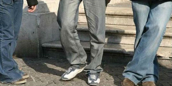 Insultato da un gruppo di ragazzi davanti alla figlia piccola. Accade a Borgo