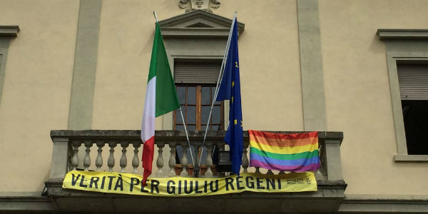 Dicomano. Bandiera Arcobaleno per le vittime di Orlando. Foto
