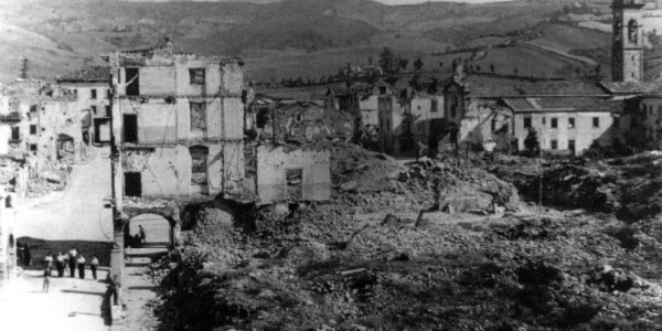 Firenzuola - centro storico bombardato