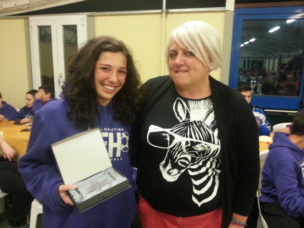 capocannoniere U16F Emma Dallai premiata da Katia Cecchini