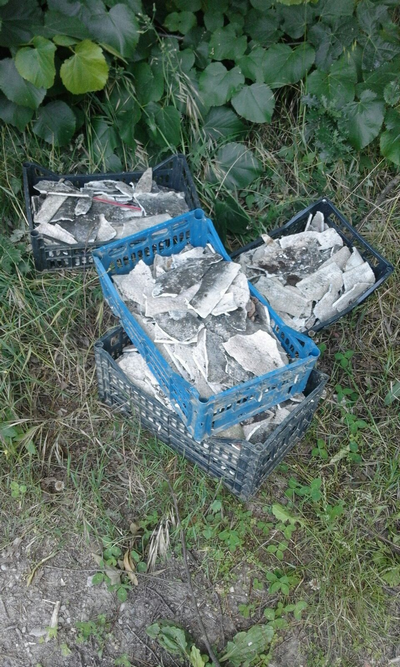 Mugello incivile? Congelatore (e altro) abbandonati vicino alla ciclabile