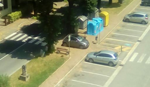 Parcheggi fantasiosi. Foto del Giorno