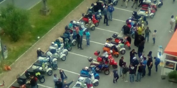 Il Mugello invaso dalle... 'Vespa', e dai colori