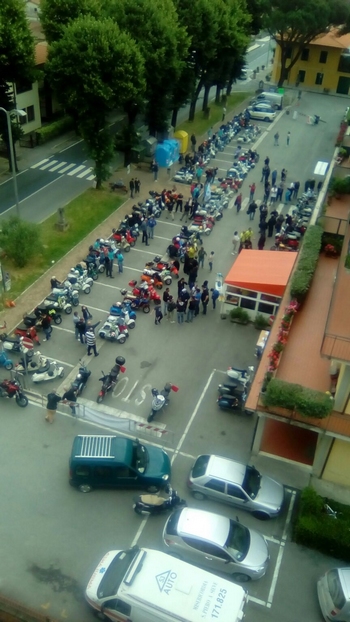 Il Mugello invaso dalle... 'Vespa', e dai colori