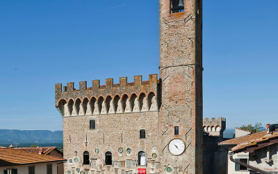 Palazzo-dei-Vicari-Scarperia-e-San-Piero_02_Leopoldo-Cecchi-400x250