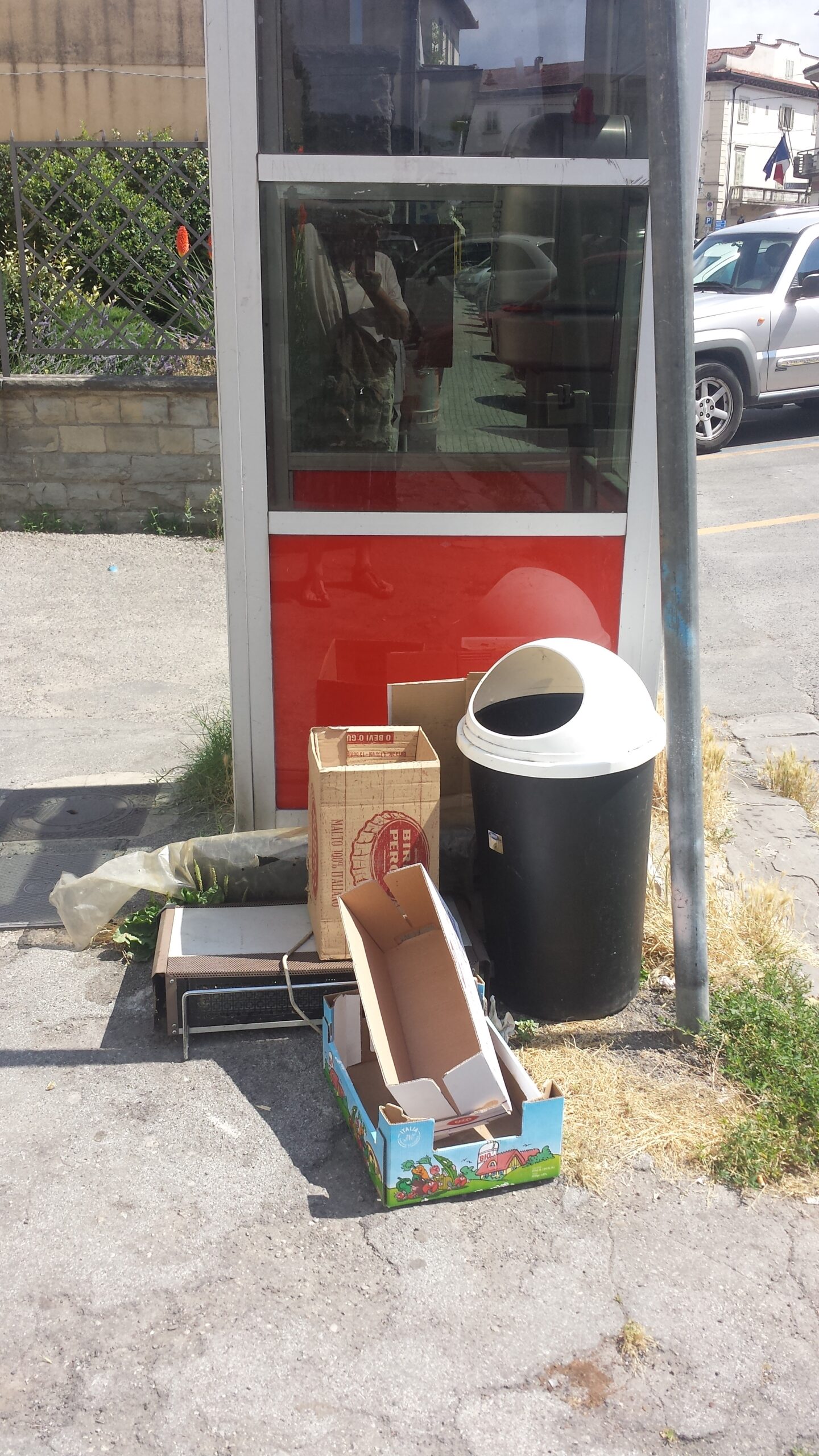 La vecchia cabina che resiste a Borgo. Foto