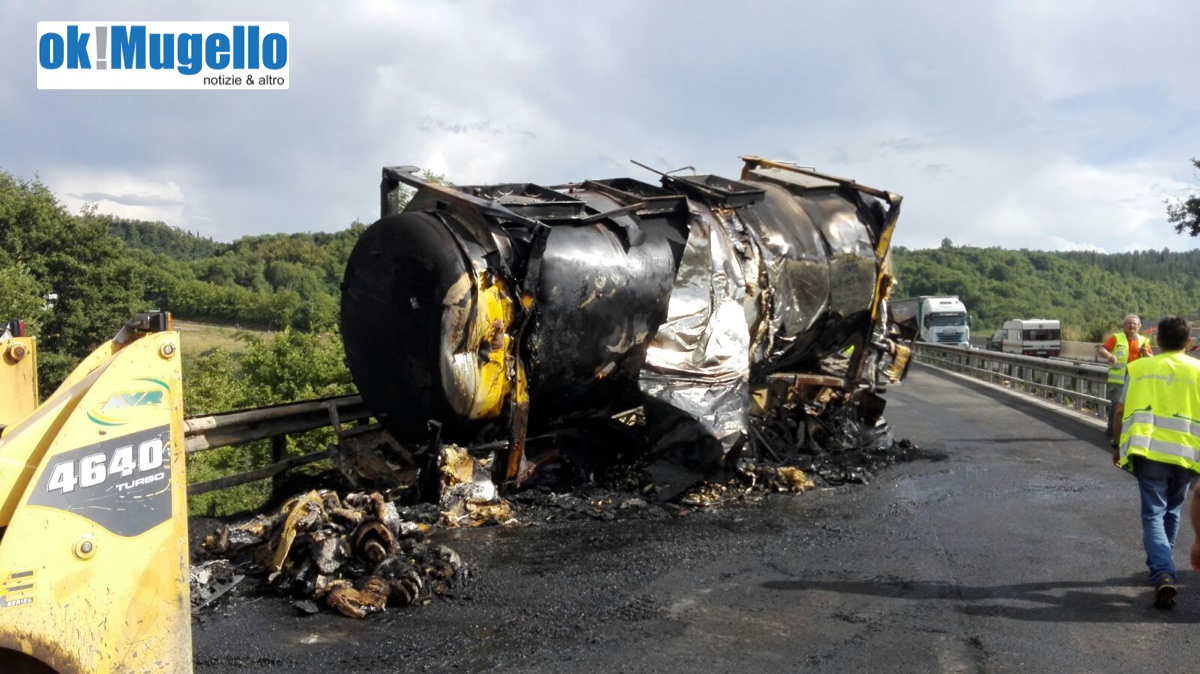 A1 riaperta dopo dopo l' incendio del camion