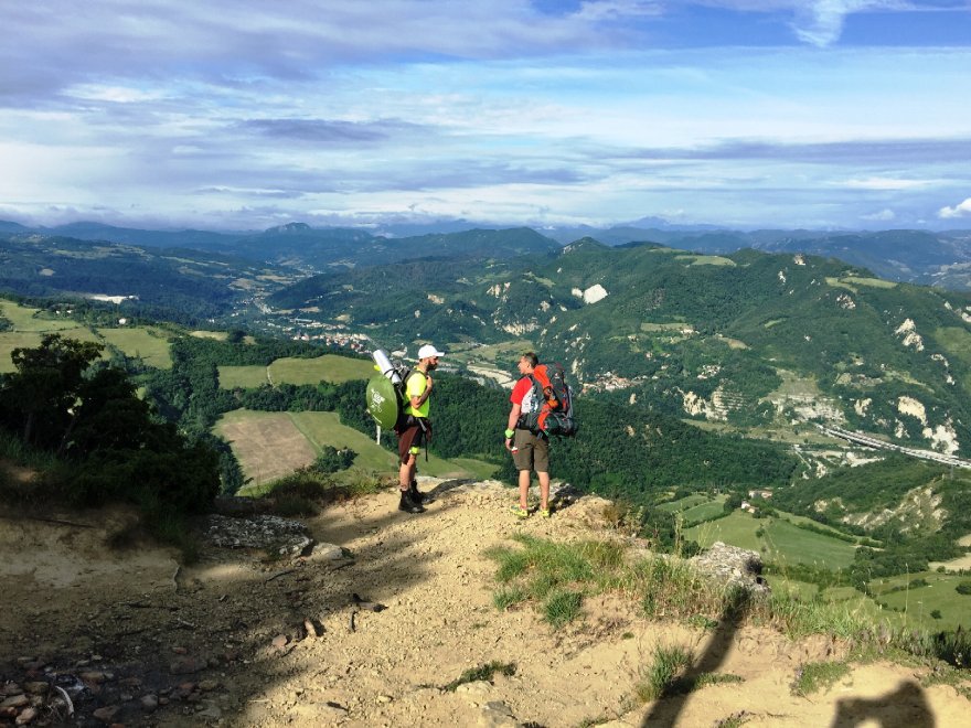 Lungo la Via degli Dei. Un bel fotoservizio su Repubblica