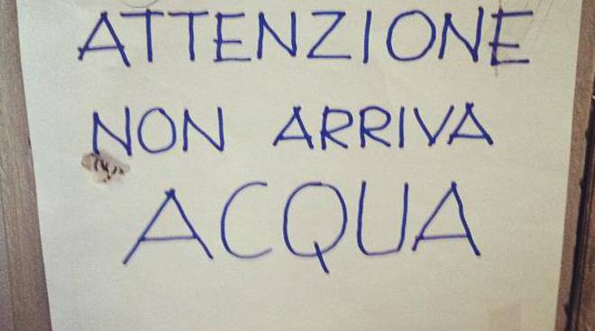 Abbandonati da Publiacqua. 11 abitazioni senza acqua a Panicaglia