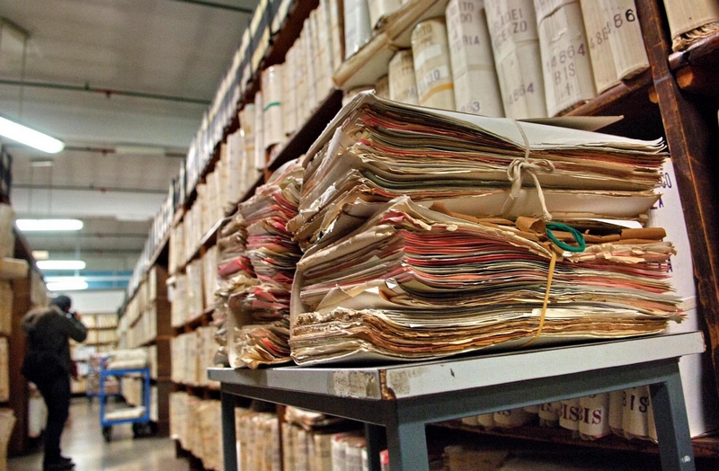 Otto mesi per spostare i tombini. Storia di ordinaria burocrazia, in Mugello