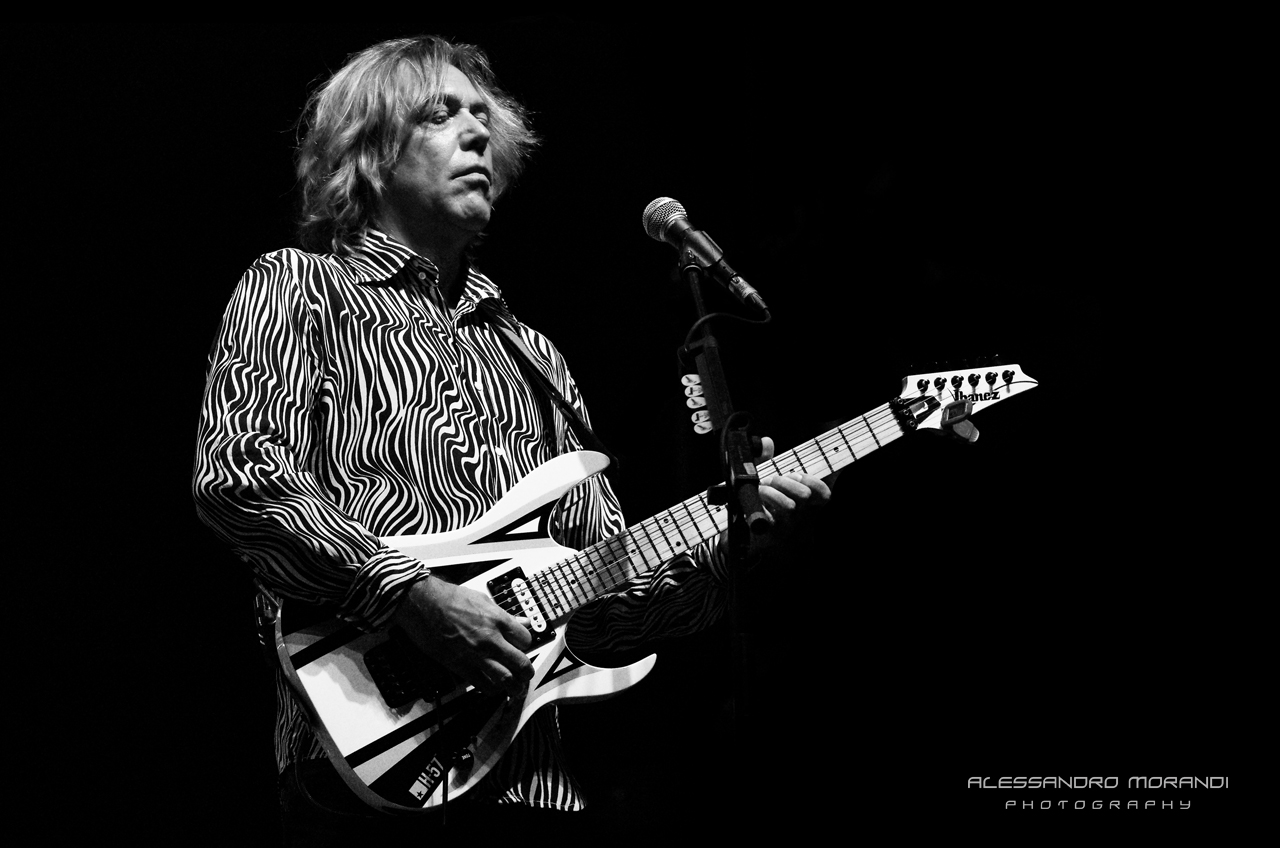 Elio e le storie Tese. Foto del concerto a Prato