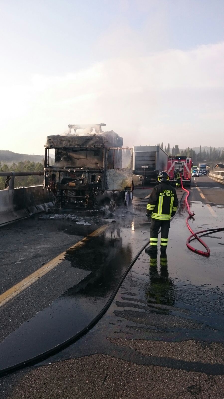 Camion in fiamme. A1 bloccata lunedì mattina