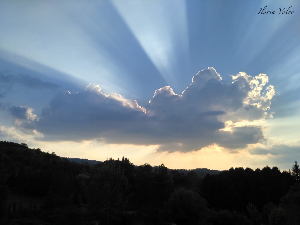 Giochi di luce in Mugello. Le nuvole viste da una lettrice