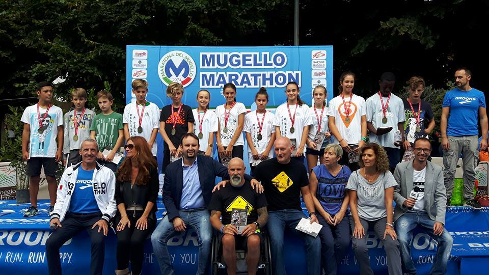 Alunni maratoneti. Foto dei ragazzi premiati dalla Maratona del Mugello