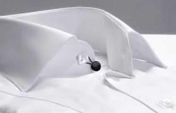 Outlet. Indossa una camicia bianca e ricevi il tuo ritratto. Info