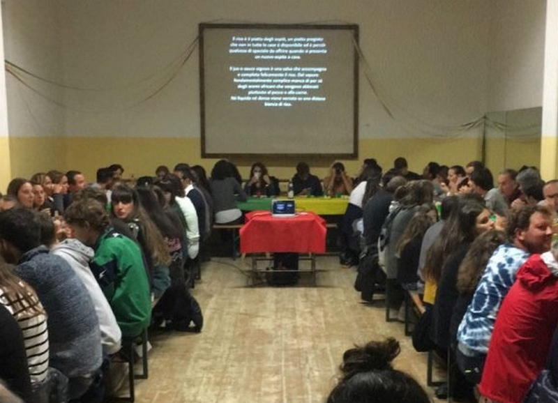 foto-1-la-cena-al-centro-giovanile