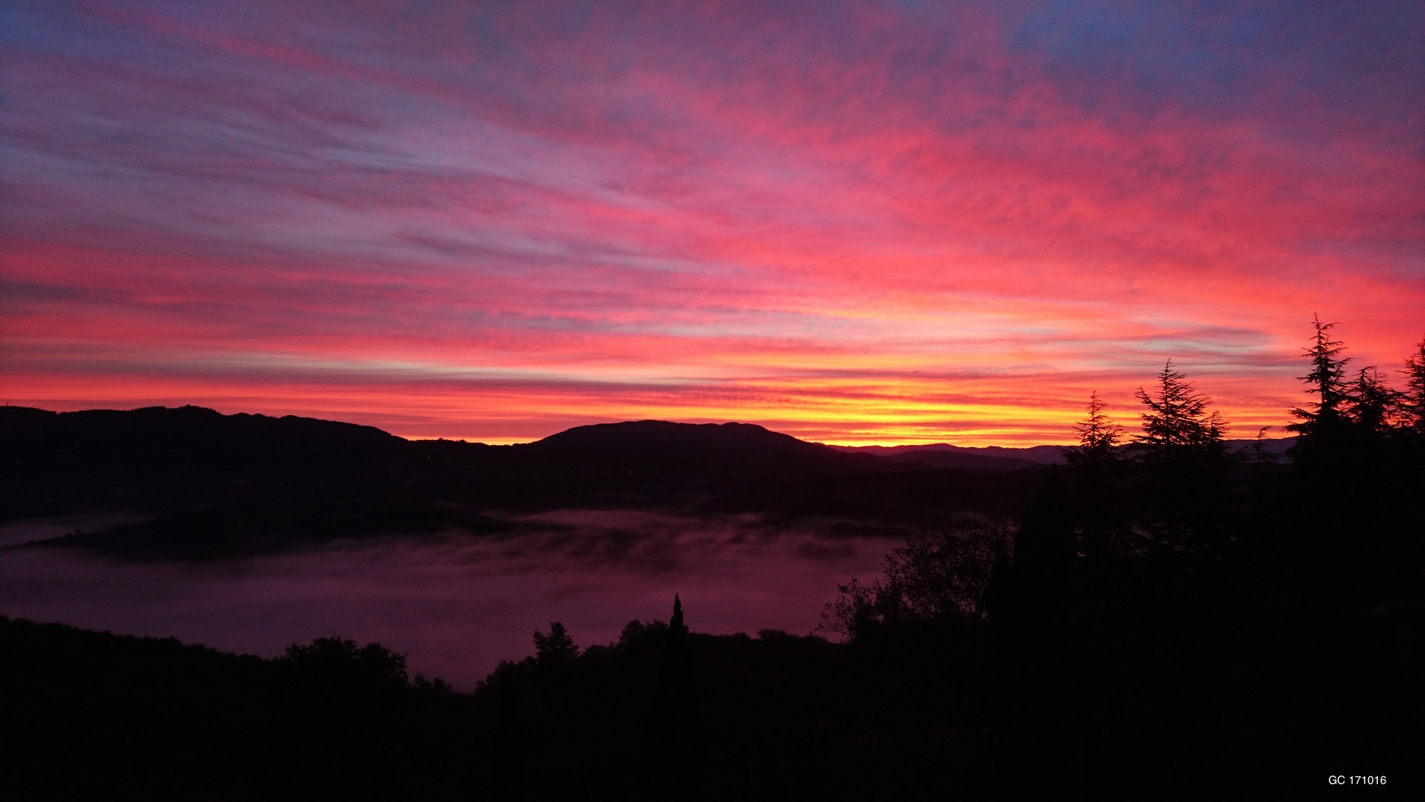 Alba sul Mugello. Poggio Conca 'in fiamme'