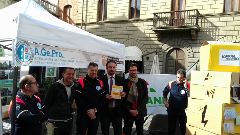 Una tenda in centro. Contro il rischio sismico