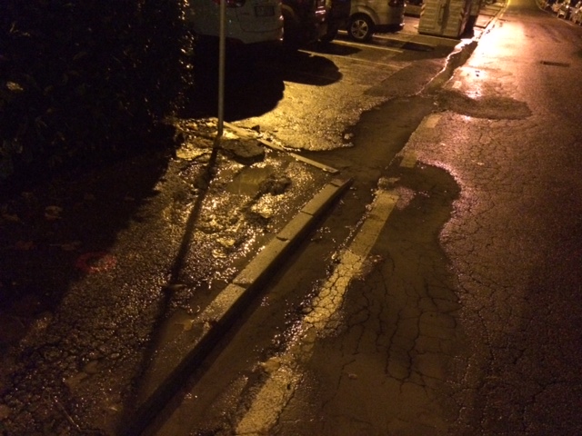 Nuova perdita in Via Basaglia: Si temono infiltrazioni nelle cantine