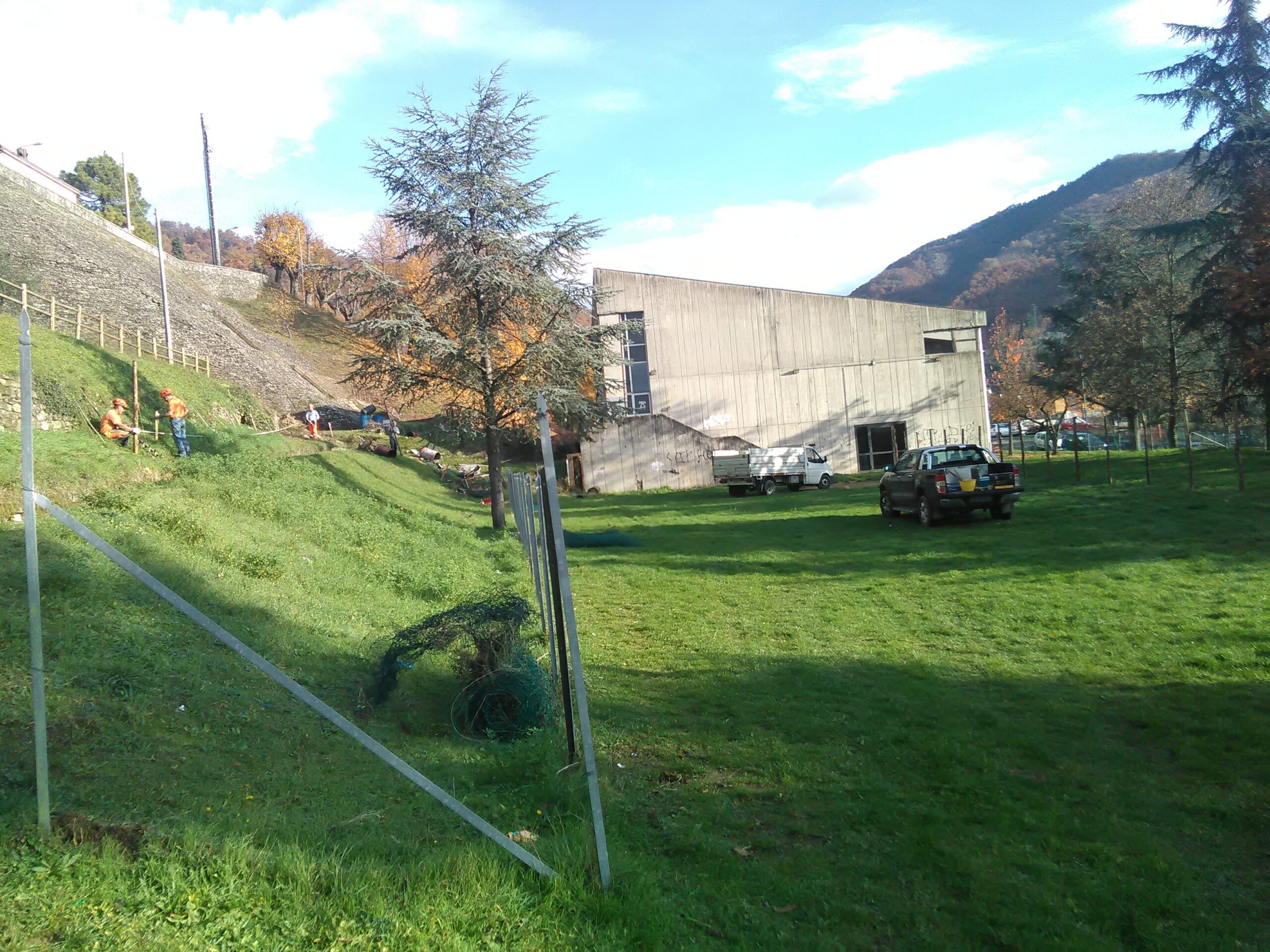 Il 'campone' dimezzato, per far posto al cantiere. Accade a Ronta