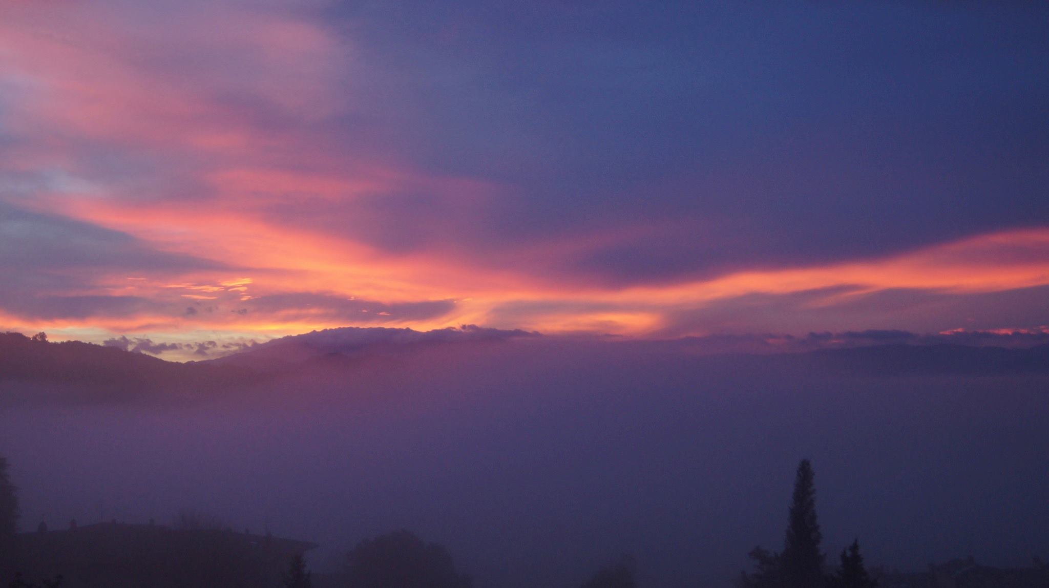 Aurora boreale? Naa, alba sul Mugello!!