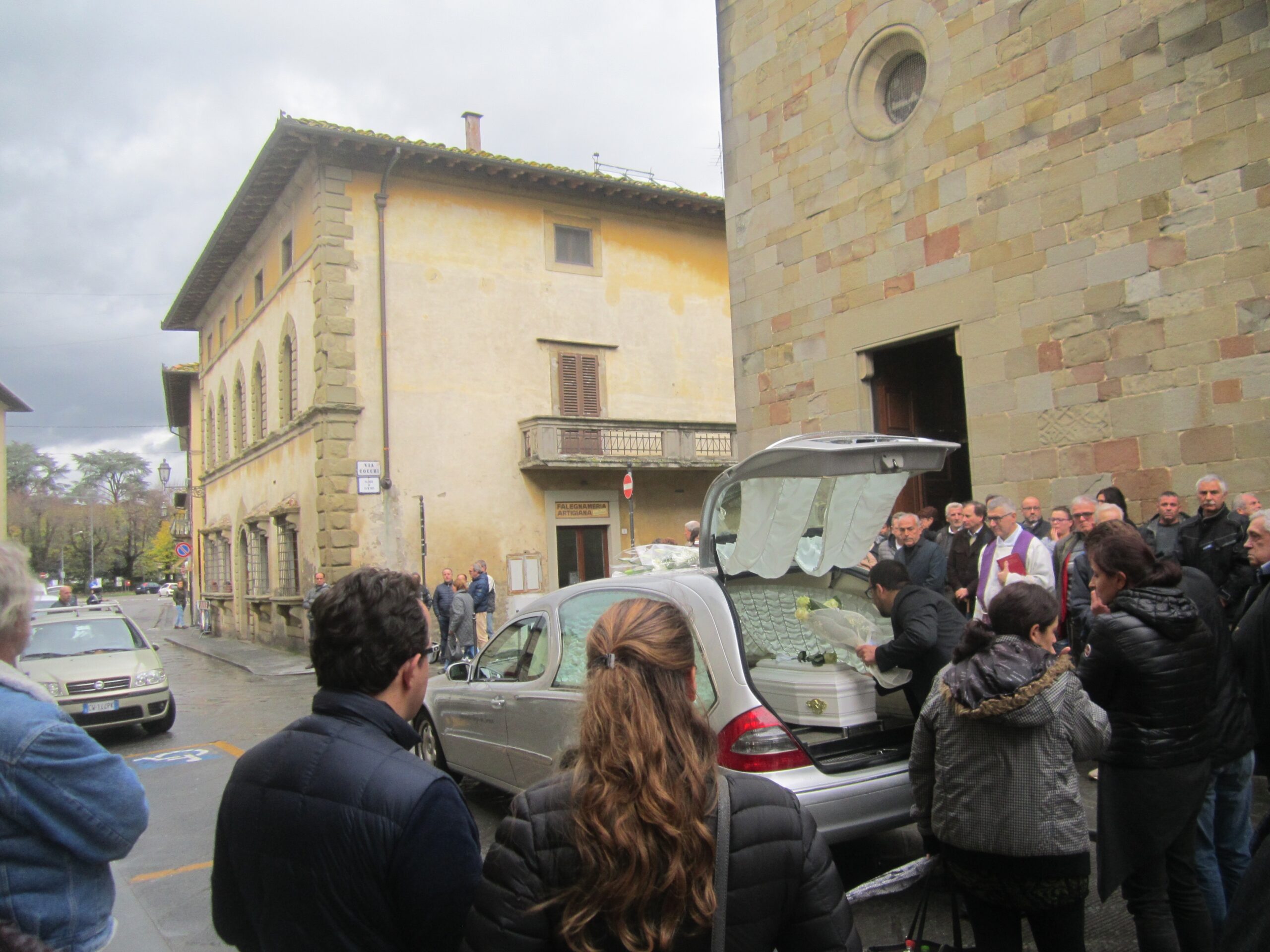 Borgo ha salutato il piccolo Giulio. Con silenzio e commozione