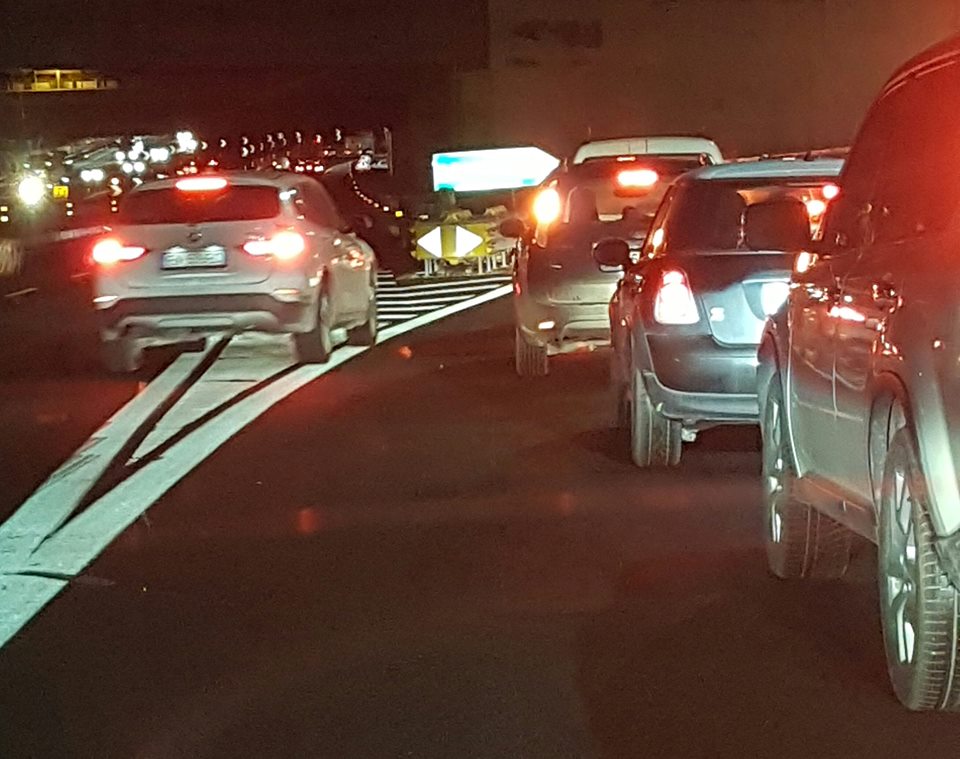 I soliti furbetti... beccati allo svincolo di Barberino. Foto del giorno