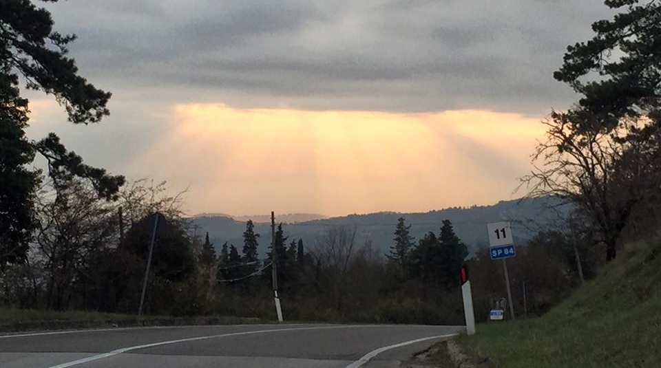 Arrivano gli alieni? No, sole sul Mugello. Foto del giorno