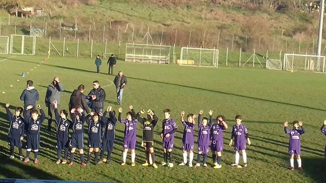Torneo delle frazioni a Vicchio, vince Villore. I premiati e i giocatori in campo
