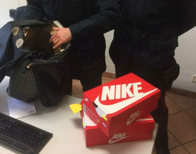 Oltre € 400 di scarpe rubate. Due arresti a Scarperia