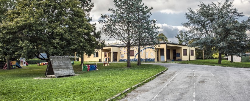 Polvere, detriti e mobili spostati. Brusco rientro a scuola all'asilo Arcobaleno