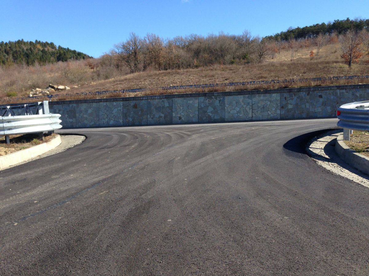 Nuovo casello. Incidente sfiorato a Montecarelli: Quello svincolo è pericoloso