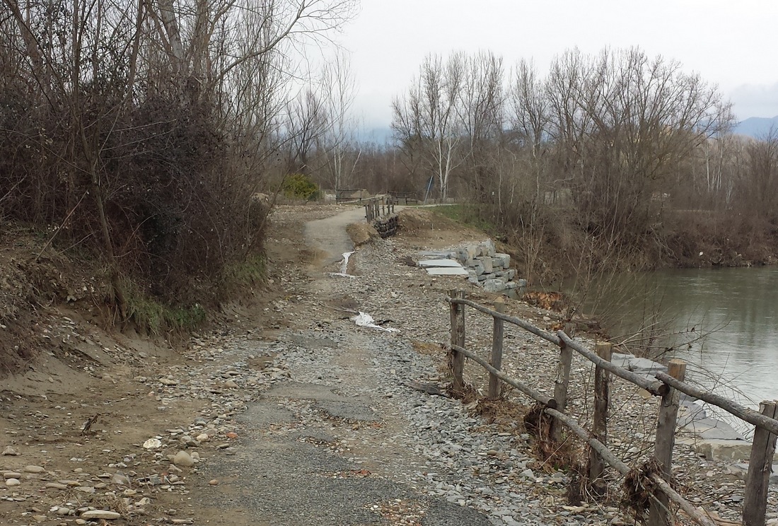 La ciclabile, appena riaperta, invasa dalla piena. In corso la valutazione dei danni