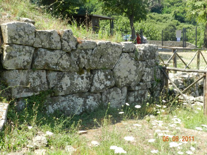 Gli Etruschi, i trogloditi e gli antichi abitanti del Mugello. Autoctoni o alloctoni? Riflessione