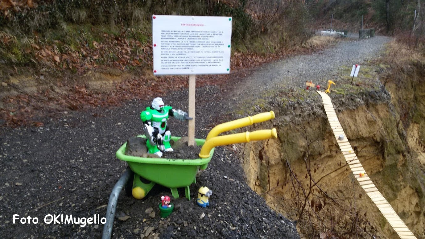 Panoramica. C'è un nuovo supereroe a lavorare alla frana, la beffa continua...