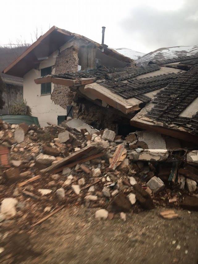 Da Marradi per il Centro Italia ferito. Fotocronaca della consegna dei beni