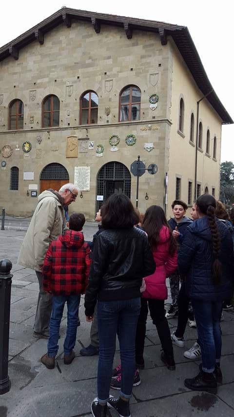 Borgo com'era. Aldo Giovannini con i ragazzi della scuola media