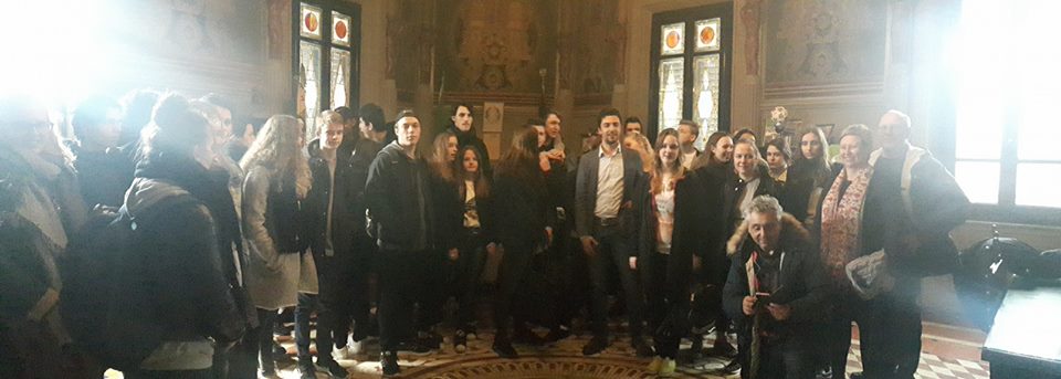 Gli studenti (danesi) in Municipio. Foto del Giorno, e sport a scuola