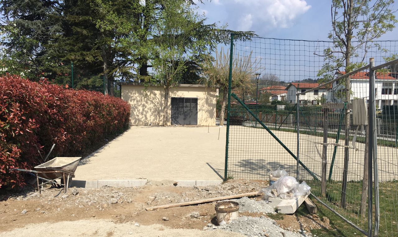 'Area gioco con la palla', lavori in corso ai giardini di Barberino