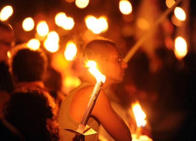 'Con la Siria'. Fiaccolata di solidarietà a San Piero