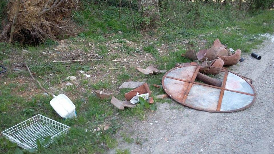 Ancora ingombranti abbandonati.. accade a Pratolino