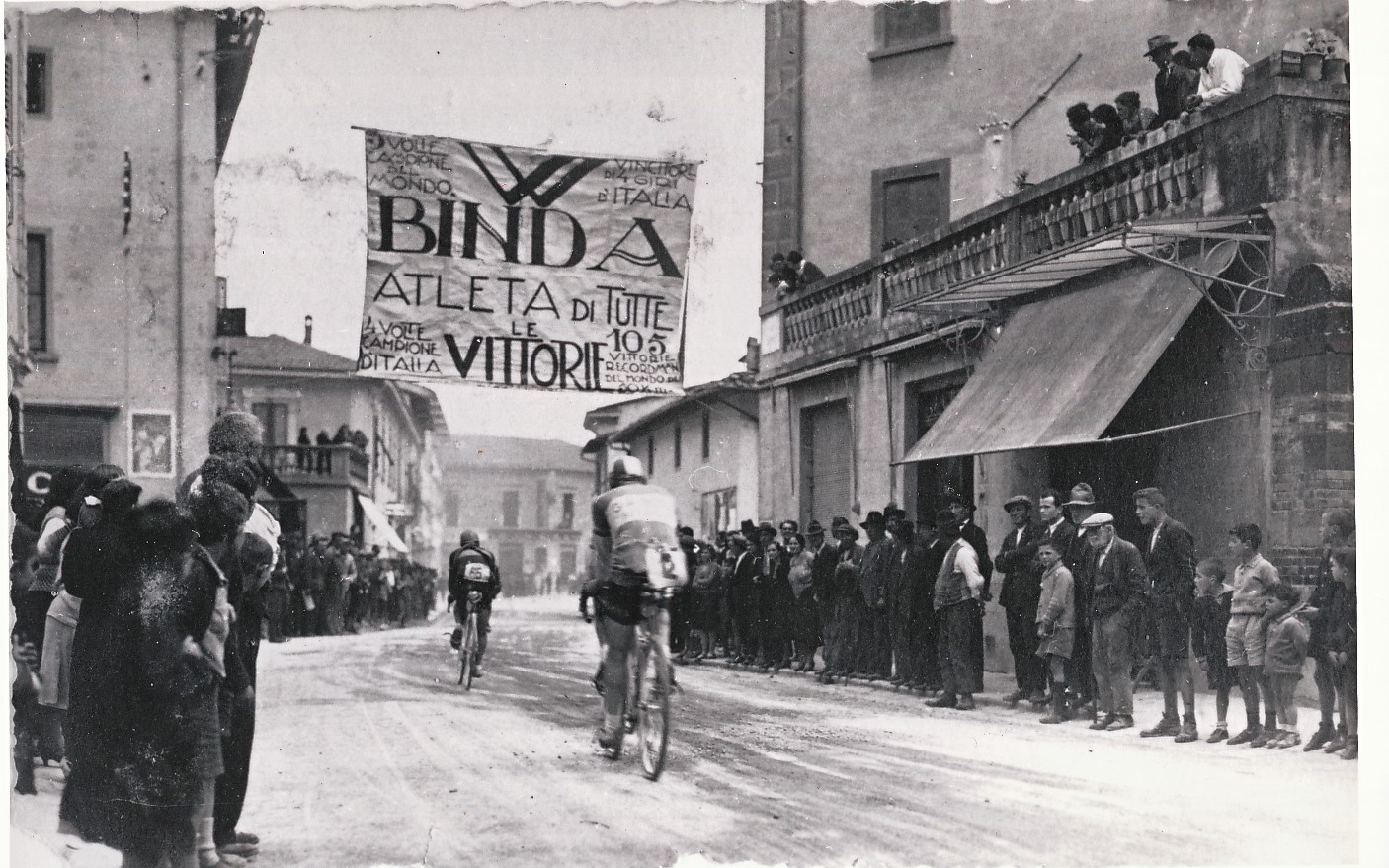 Il saluto storico dei mugellani al giro Giro d’Italia
