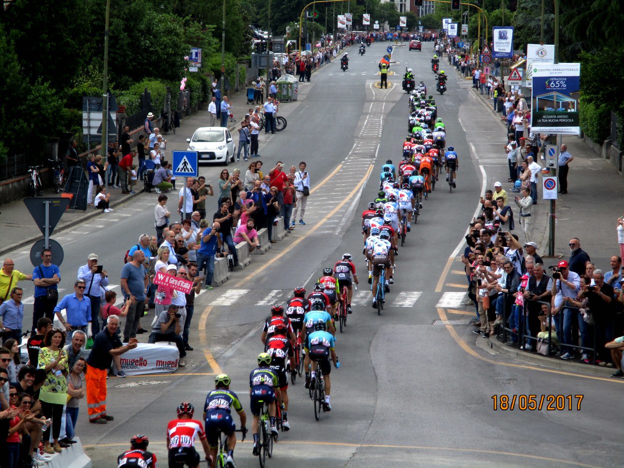 Il saluto storico dei mugellani al giro Giro d’Italia