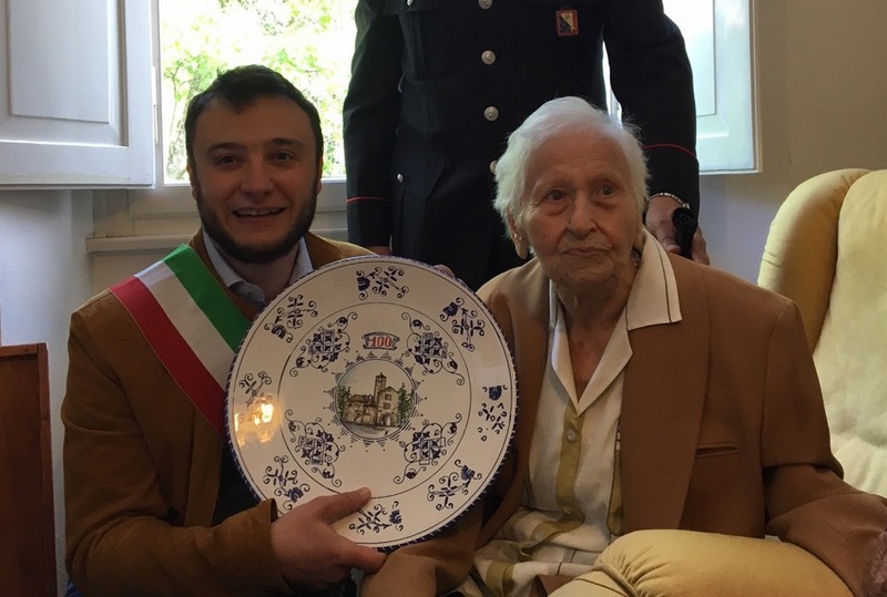 Lidia Mengozzi, nuova centenaria a Palazzuolo. Storica ostetrica del paese