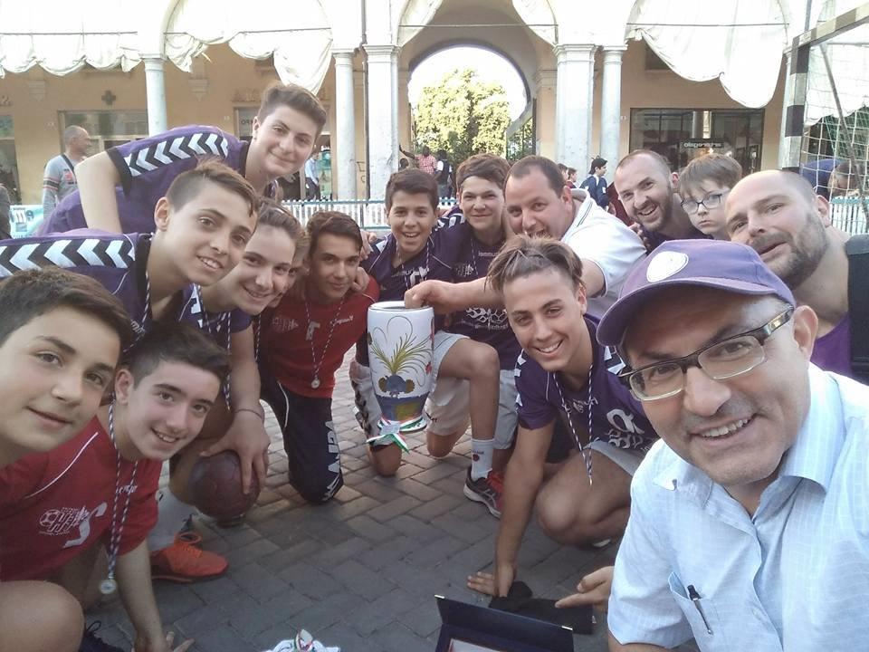 selfie di rito con il Presidente con la coppa del 21° Torneo di Faenza appena vinta