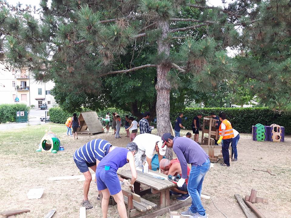 Angeli del Bello (e non solo). Volontari in azione alla scuola Arcobaleno