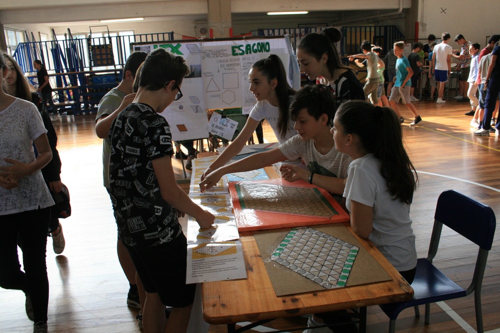 Scienza a scuola a Borgo. Laboratorio inaugurato e creazioni in mostra